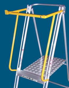 Optional safety gate to fully enclose the operator on the platform